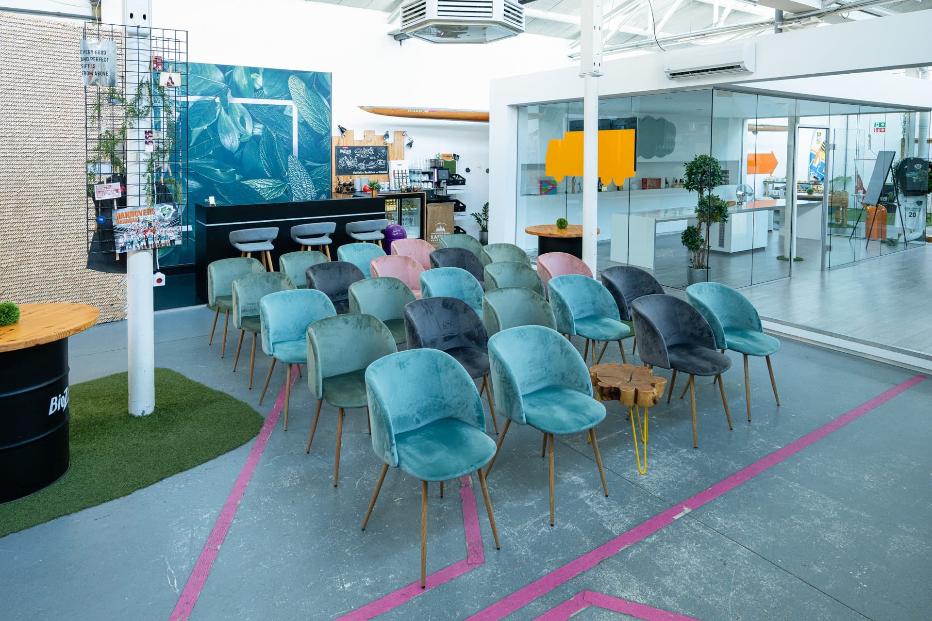 U-shaped seating for workshops